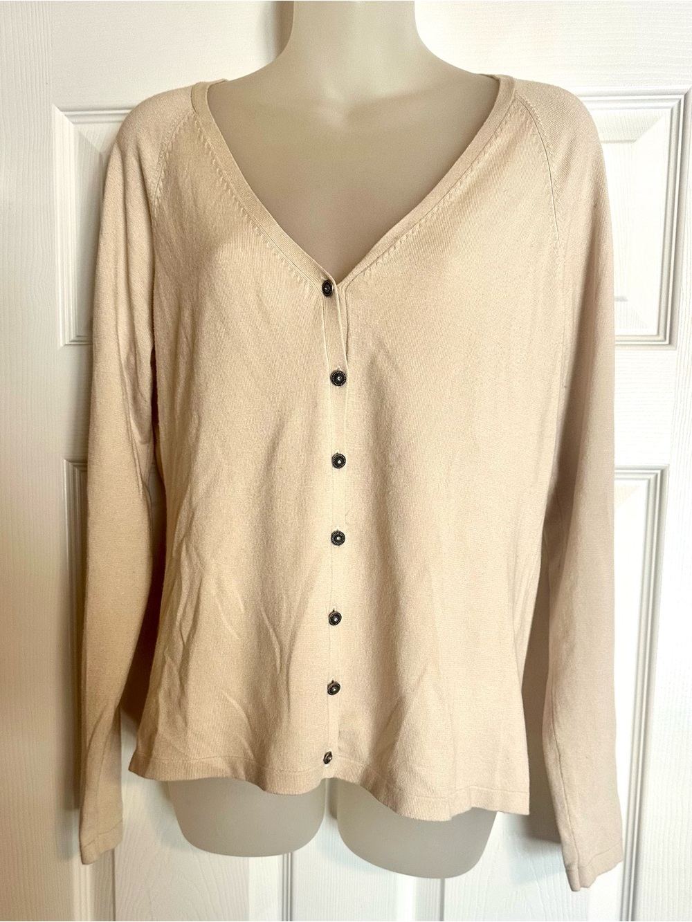 Premise Beige Cream Button-Front V-Neck Long Sleeve Cardigan